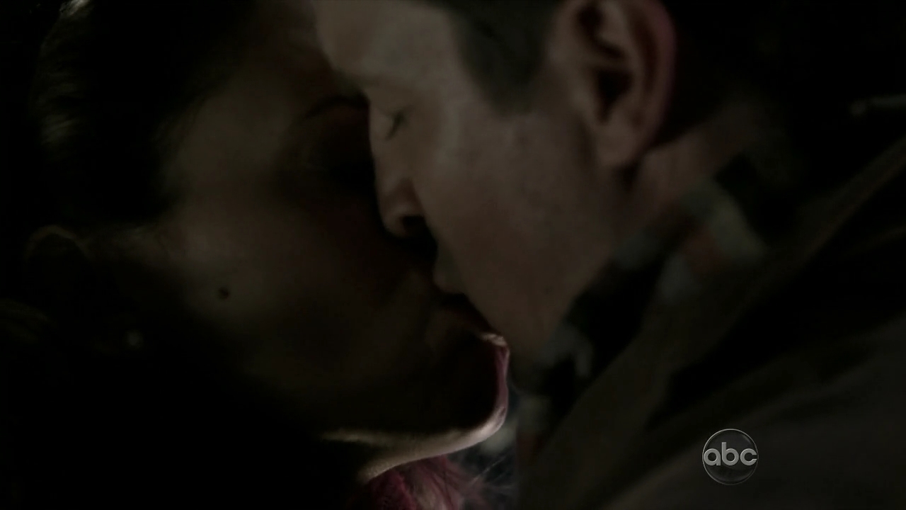Charmed-Online_dot_nl-Castle2x121256.jpg