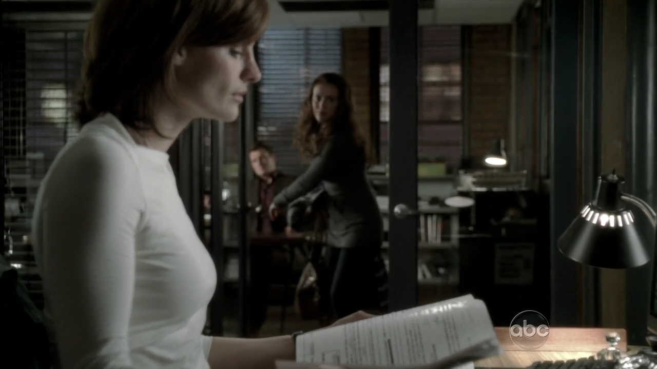 Charmed-Online_dot_nl-Castle2x121495.jpg