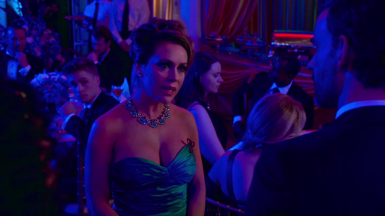Charmed-Online-dot-NL_Insatiable1x01-2514.jpg