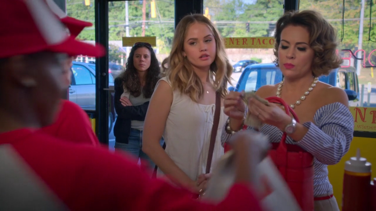 Charmed-Online-dot-NL_Insatiable1x04-2011.jpg
