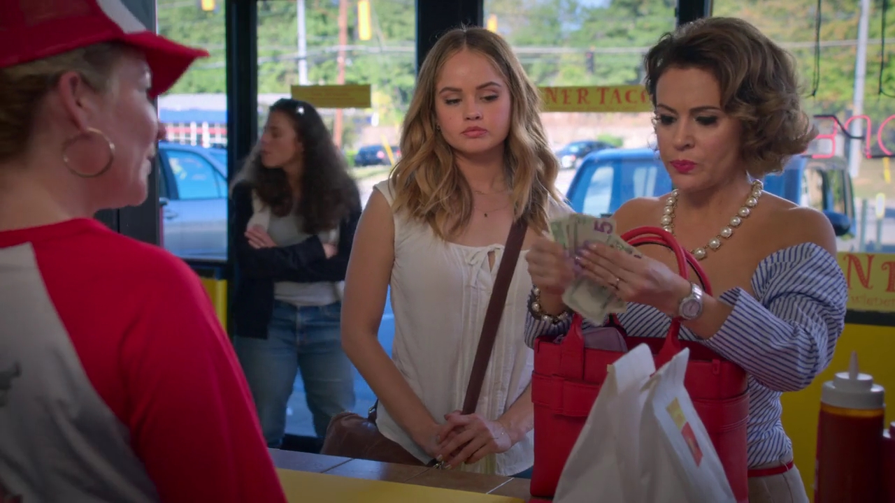 Charmed-Online-dot-NL_Insatiable1x04-2015.jpg
