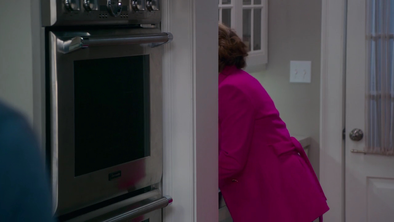 Charmed-Online-dot-NL_Insatiable1x08-0807.jpg