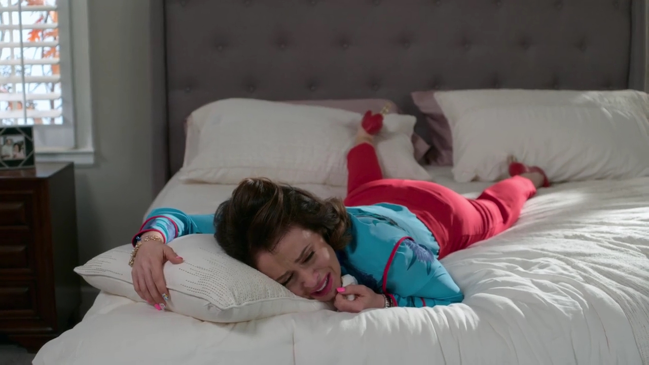 Charmed-Online-dot-NL_Insatiable1x10-1051.jpg