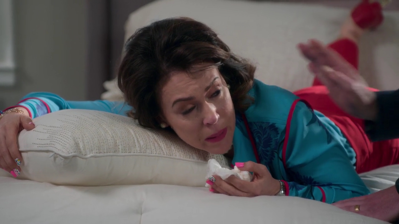 Charmed-Online-dot-NL_Insatiable1x10-1110.jpg