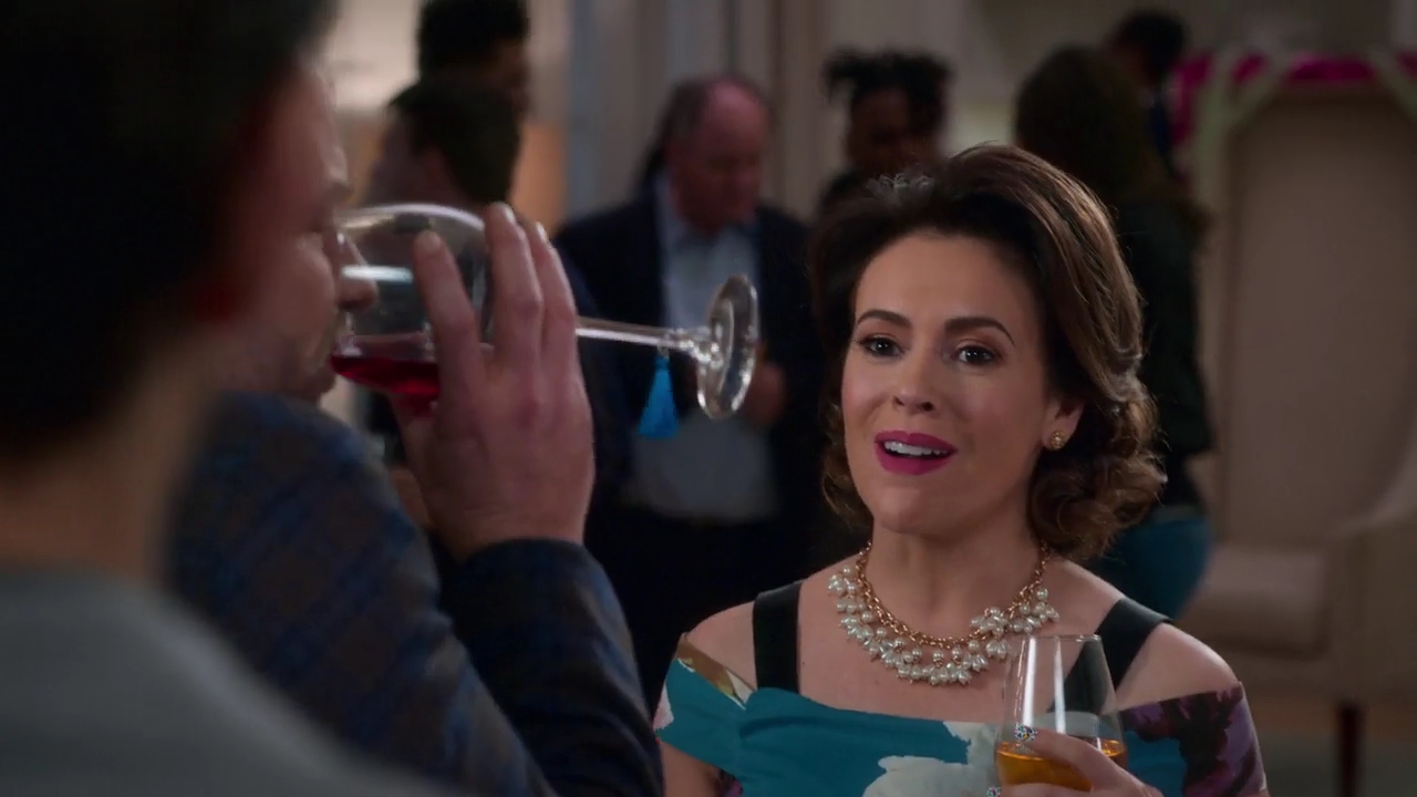 Charmed-Online-dot-NL_Insatiable1x10-1987.jpg