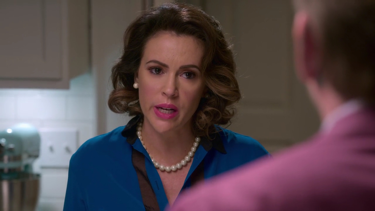 Charmed-Online-dot-NL_Insatiable1x11-0708.jpg