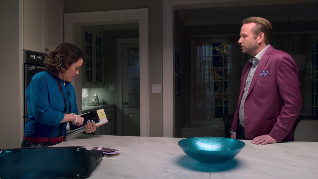 Charmed-Online-dot-NL_Insatiable1x11-0725.jpg