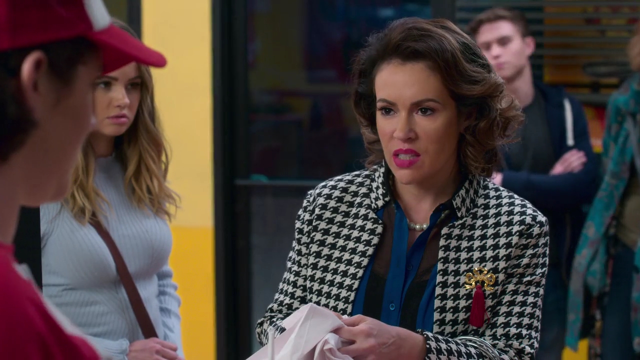 Charmed-Online-dot-NL_Insatiable1x11-1021.jpg