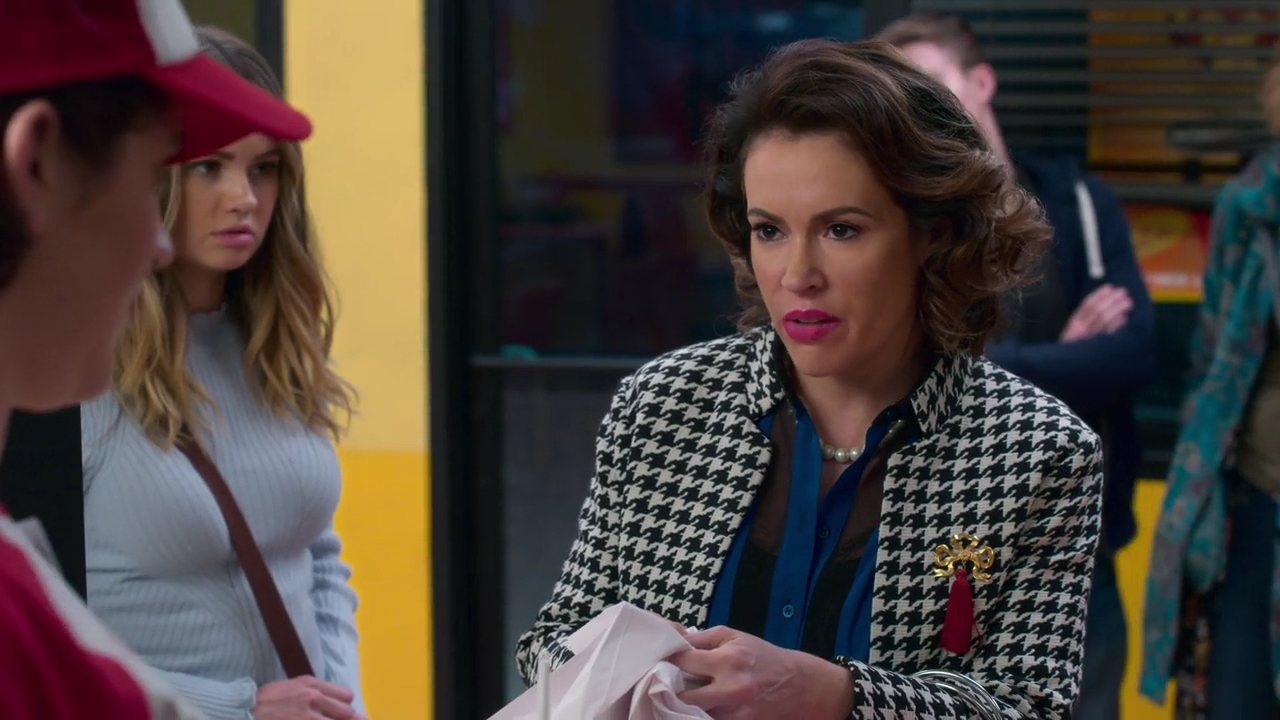 Charmed-Online-dot-NL_Insatiable1x11-1022.jpg