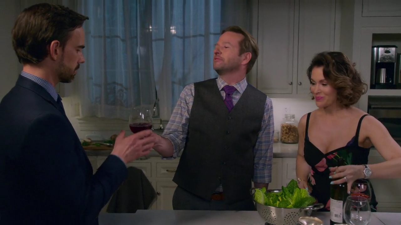 Charmed-Online-dot-NL_Insatiable1x12-2014.jpg