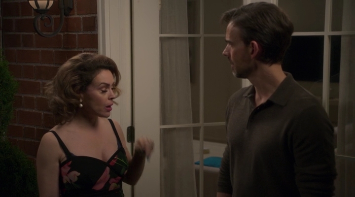 Charmed-Online-dot-nl_Insatiable2x01-00554.jpg