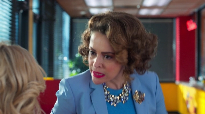 Charmed-Online-dot-nl_Insatiable2x04-00282.jpg