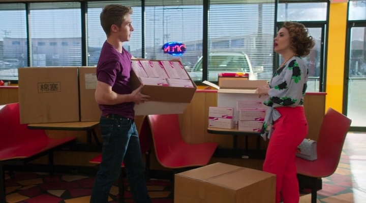 Charmed-Online-dot-nl_Insatiable2x04-00401.jpg