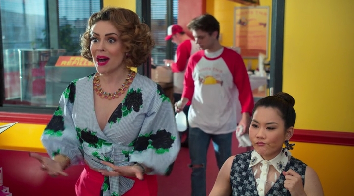 Charmed-Online-dot-nl_Insatiable2x04-00450.jpg