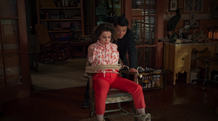 Charmed-Online-dot-nl_Insatiable2x09-00103.jpg