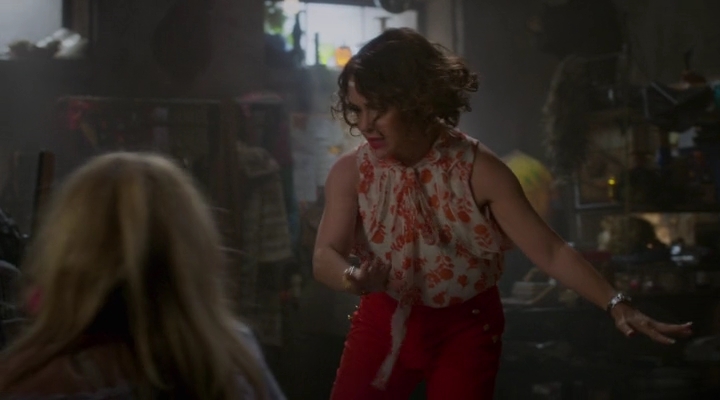 Charmed-Online-dot-nl_Insatiable2x09-00625.jpg