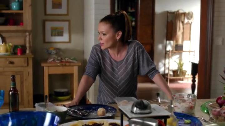 Charmed-Online-dot-net_Mistresses1x09GuessWhosComingtoDinner1726.jpg