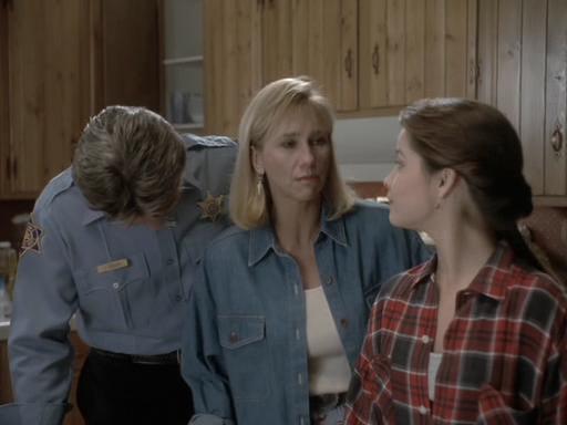 Charmed-Online_dot_nl-PicketFences1x05-0390.jpg