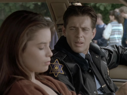 Charmed-Online_dot_nl-PicketFences1x05-0837.jpg