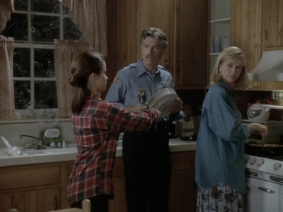 Charmed-Online_dot_nl-PicketFences1x05-0356.jpg