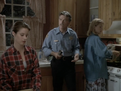 Charmed-Online_dot_nl-PicketFences1x05-0359.jpg