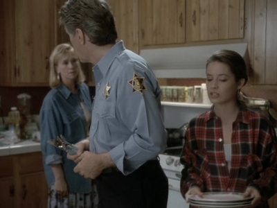 Charmed-Online_dot_nl-PicketFences1x05-0366.jpg