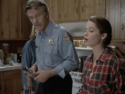 Charmed-Online_dot_nl-PicketFences1x05-0367.jpg