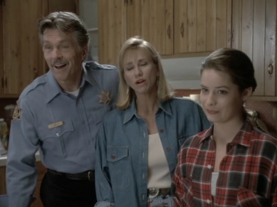 Charmed-Online_dot_nl-PicketFences1x05-0379.jpg