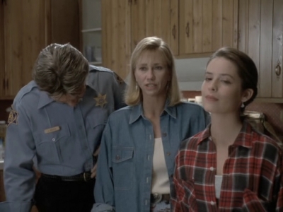 Charmed-Online_dot_nl-PicketFences1x05-0391.jpg