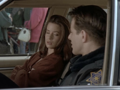 Charmed-Online_dot_nl-PicketFences1x05-0819.jpg