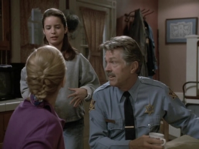 Charmed-Online_dot_nl-PicketFences1x08-1149.jpg