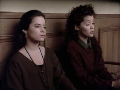Charmed-Online_dot_nl-PicketFences1x15-10158.jpg
