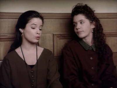 Charmed-Online_dot_nl-PicketFences1x15-10168.jpg