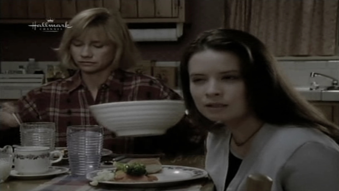 Charmed-Online_dot_nl-PicketFences4x10-2208.jpg