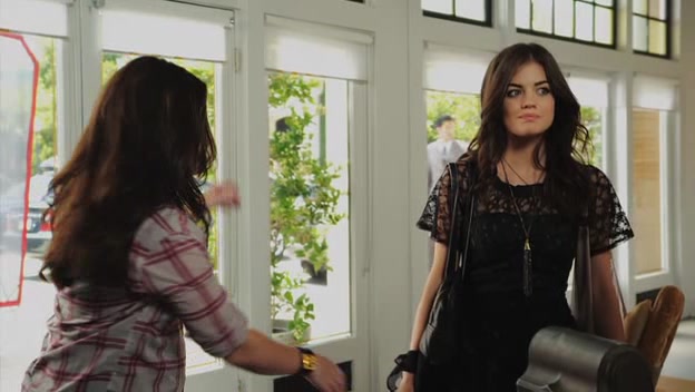 Charmed-Online-dot-net_PrettyLittleLiars1x03ToKillAMockingGirl1241.jpg