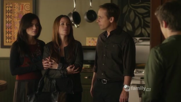 Charmed-Online-dot-net_PrettyLittleLiars1x20SomeonetoWatchOverMe0224.jpg