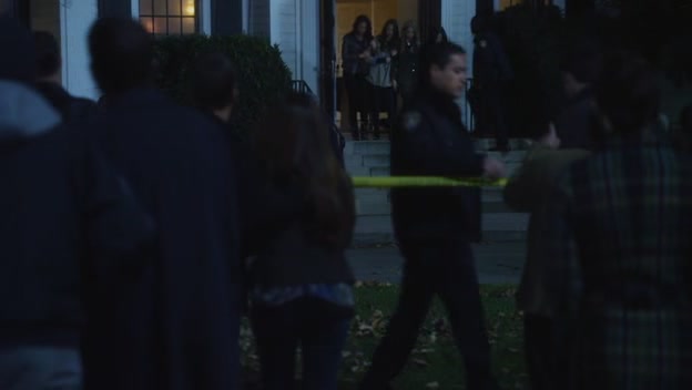 Charmed-Online-dot-net_PrettyLittleLiars1x22ForWhomtheBellTolls2383.jpg