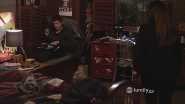 Charmed-Online-dot-net_PrettyLittleLiars-208SaveTheDate1510.jpg