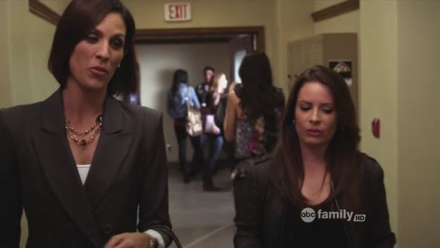 Charmed-Online_dot_net-PrettyLittleLiars-210TouchedByAnANgel0401.jpg