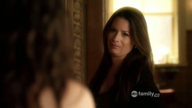 Charmed-Online_dot_net-PrettyLittleLiars-212OverMyDead_Body00038.jpg