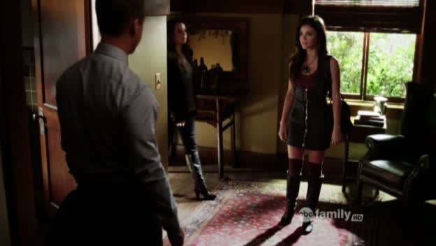 Charmed-Online_dot_net-PrettyLittleLiars-215AHotPieceOfA00001.jpg