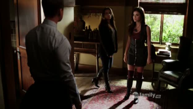 Charmed-Online_dot_net-PrettyLittleLiars-215AHotPieceOfA00003.jpg