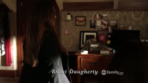 Charmed-Online_dot_net-PrettyLittleLiars-215AHotPieceOfA00027.jpg