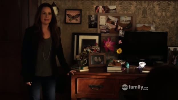 Charmed-Online_dot_net-PrettyLittleLiars-215AHotPieceOfA00033.jpg