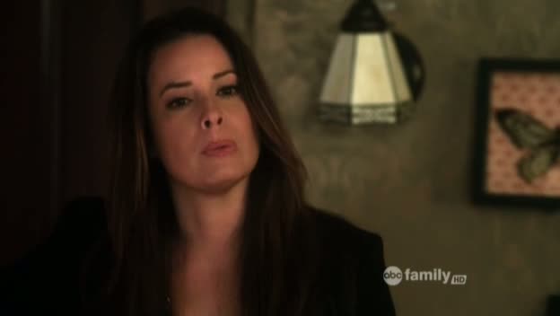 Charmed-Online_dot_net-PrettyLittleLiars-215AHotPieceOfA00042.jpg