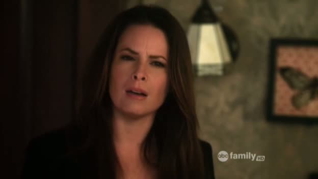 Charmed-Online_dot_net-PrettyLittleLiars-215AHotPieceOfA00046.jpg