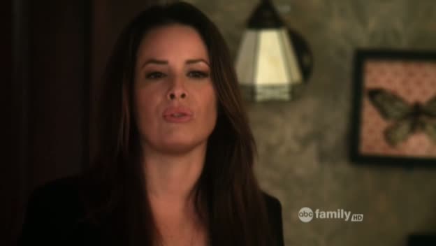 Charmed-Online_dot_net-PrettyLittleLiars-215AHotPieceOfA00056.jpg
