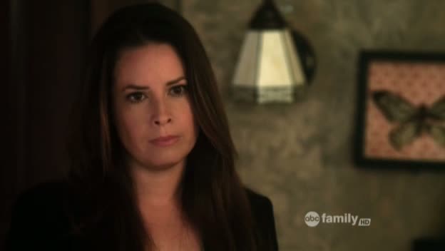 Charmed-Online_dot_net-PrettyLittleLiars-215AHotPieceOfA00064.jpg