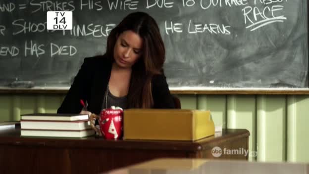 Charmed-Online_dot_net-PrettyLittleLiars-215AHotPieceOfA00074.jpg