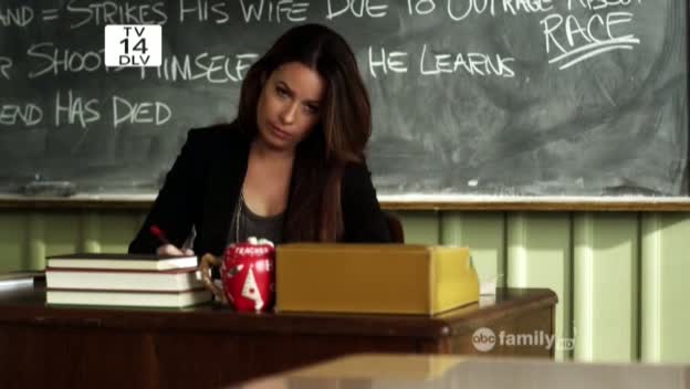 Charmed-Online_dot_net-PrettyLittleLiars-215AHotPieceOfA00075.jpg